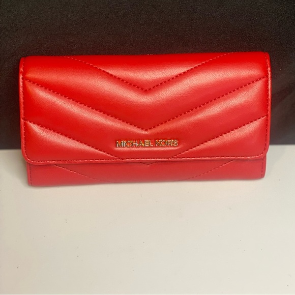 BNWT Michael Kors Jet Set Travel Red Large Trifold Quilted Wallet - Picture 1 of 7